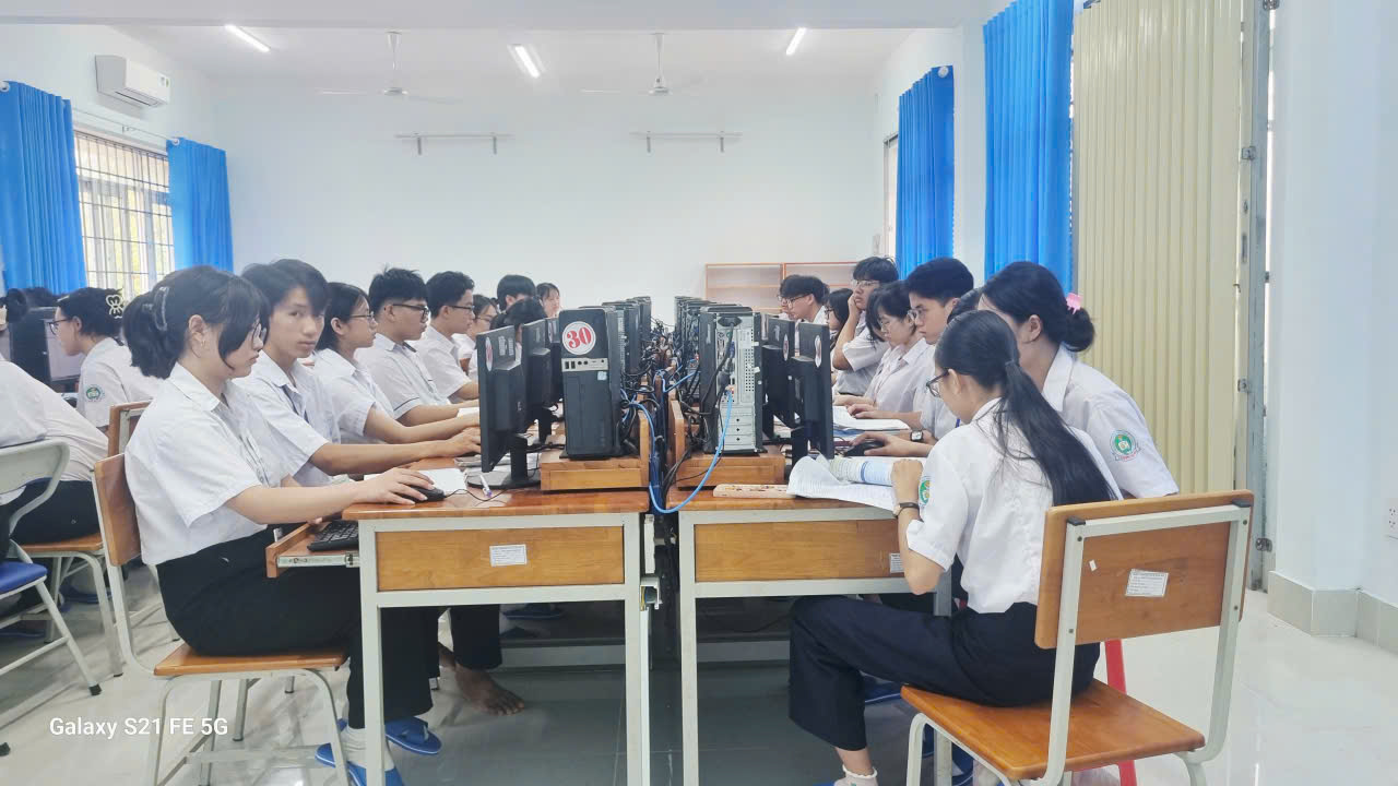 Phòng máy thực hành Tin học